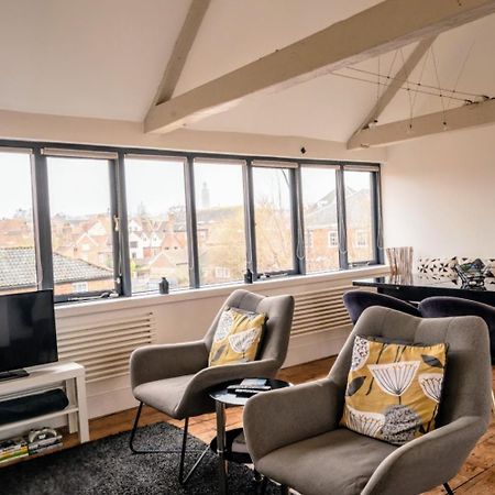 Contractor And Family Friendly Grade II Townhouse- 3 Bedrooms- Free Parking NWI Eksteriør bilde