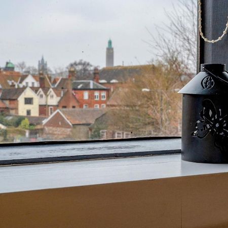 Contractor And Family Friendly Grade II Townhouse- 3 Bedrooms- Free Parking NWI Eksteriør bilde