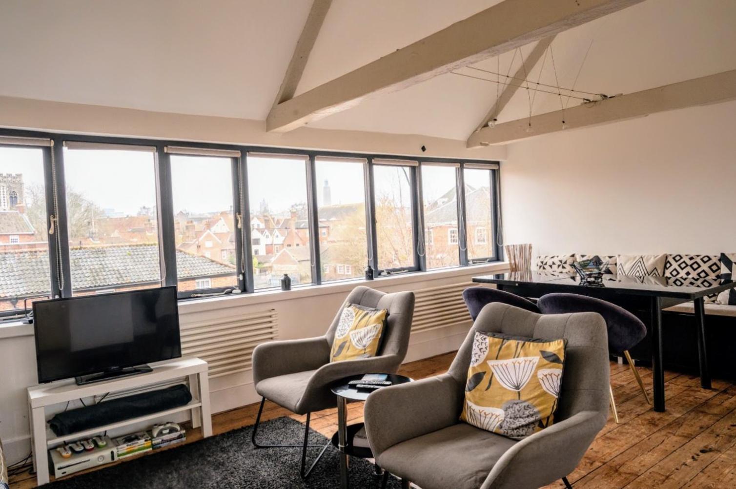 Contractor And Family Friendly Grade II Townhouse- 3 Bedrooms- Free Parking NWI Eksteriør bilde